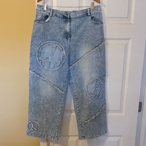 DAVI & DANI Light Blue Cropped Jeans with Peace Embroidery